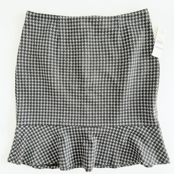 Laundry skirt - Picture 1 of 2